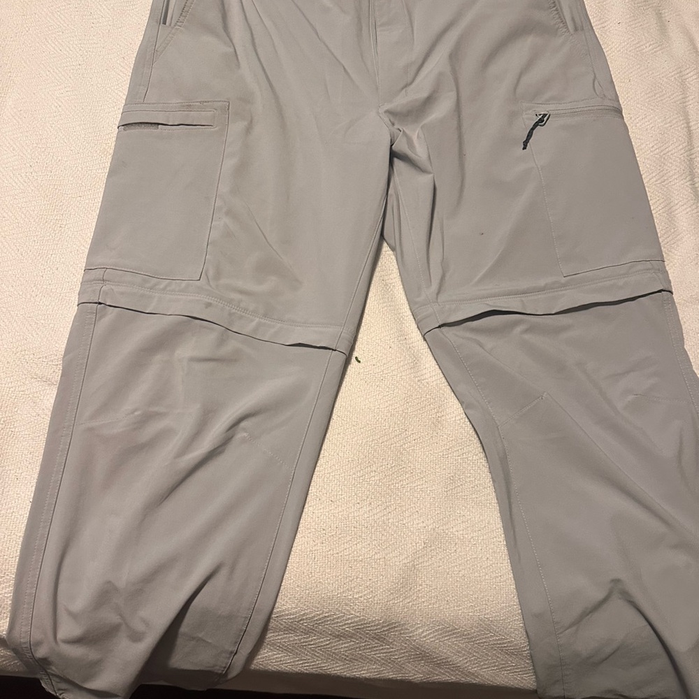 Columbia Men's Light Gray Cargo Pants